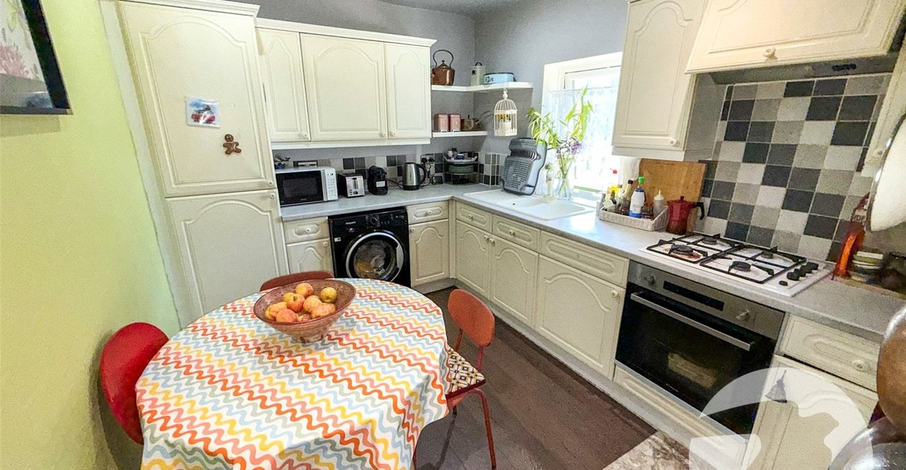 2 bedroom property for sale in London | Robinson Jackson