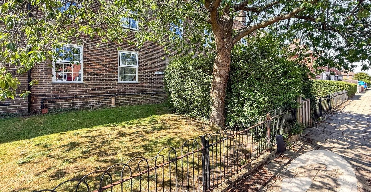 2 bedroom property for sale in London | Robinson Jackson