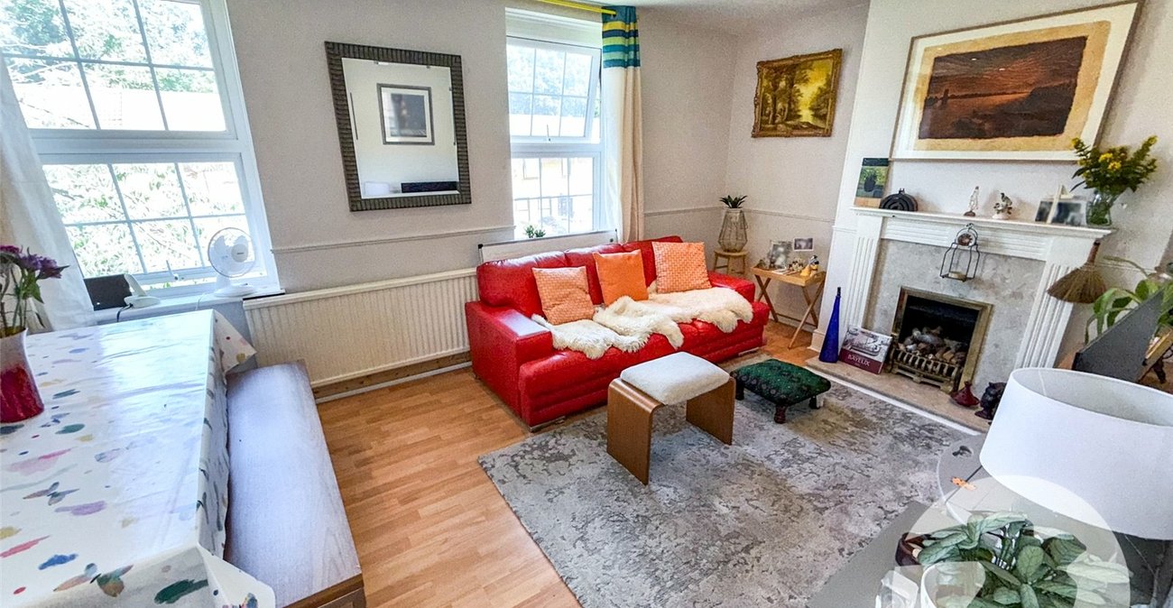 2 bedroom property for sale in London | Robinson Jackson