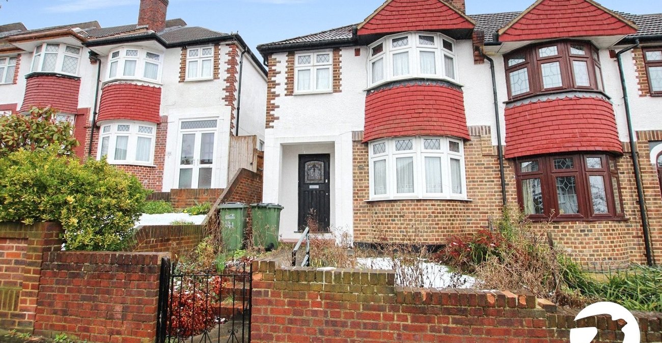 3 bedroom house for sale in London | Robinson Jackson