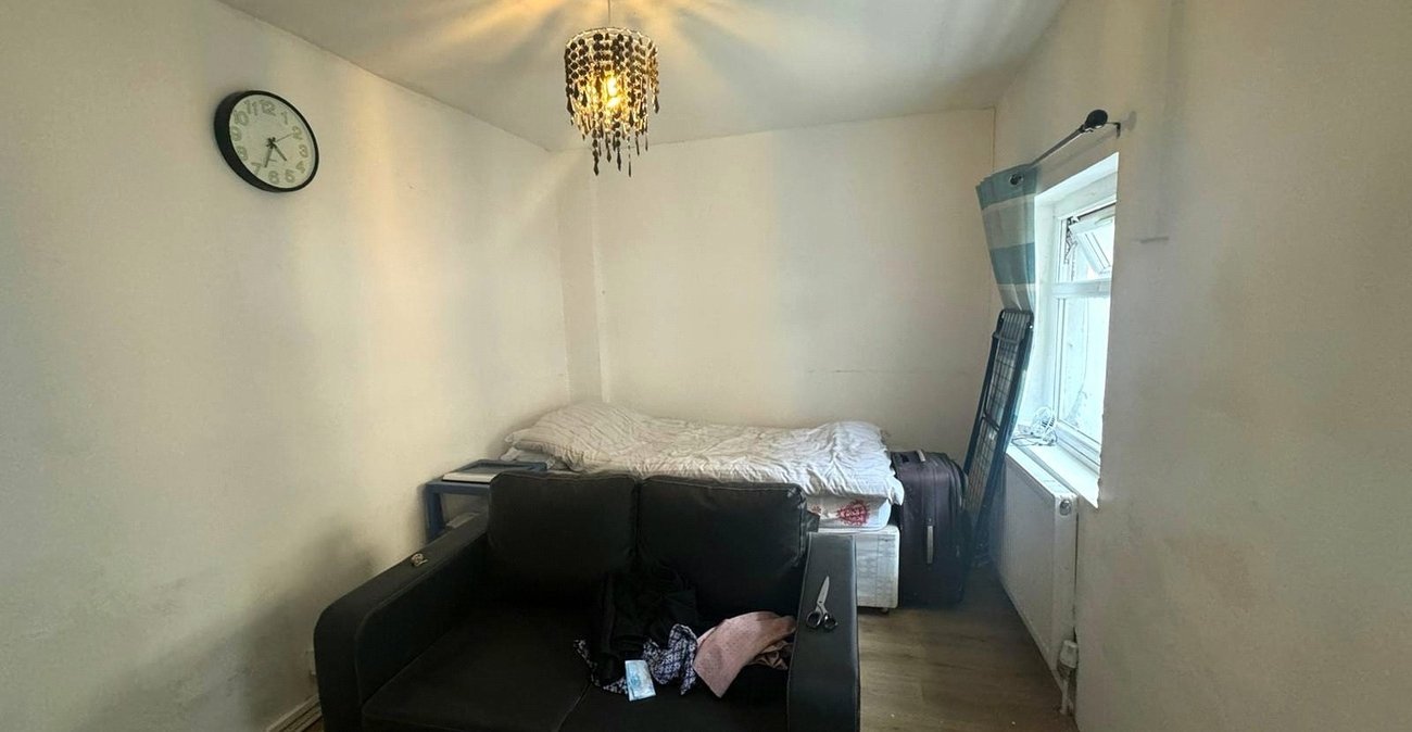 3 bedroom property for sale in London | Robinson Jackson