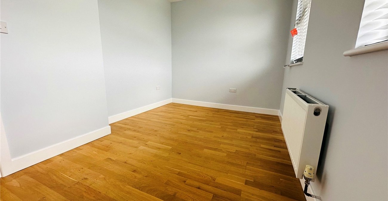 2 bedroom property for sale in London | Robinson Jackson