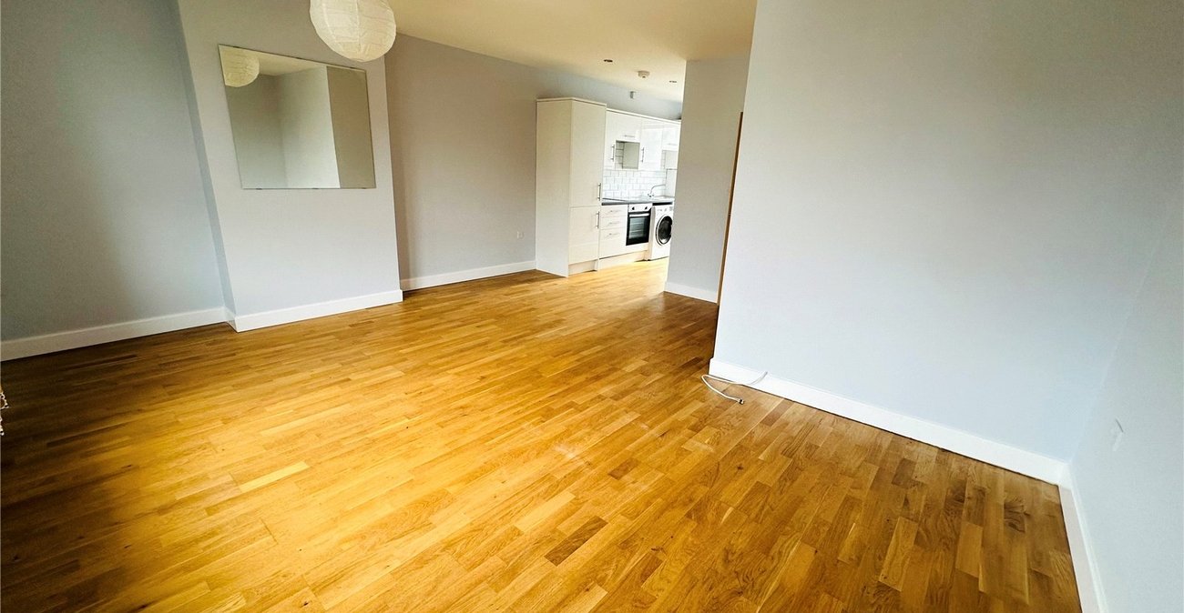 2 bedroom property for sale in London | Robinson Jackson