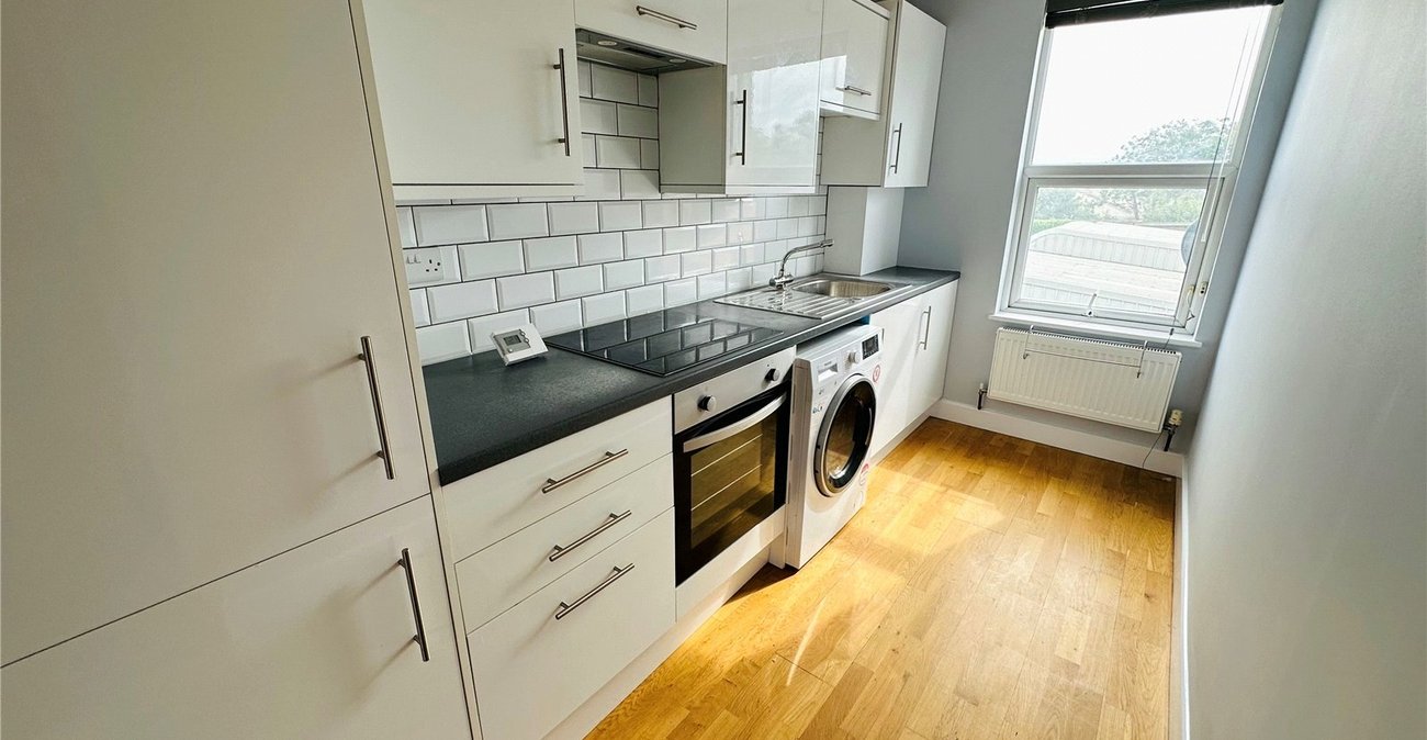 2 bedroom property for sale in London | Robinson Jackson