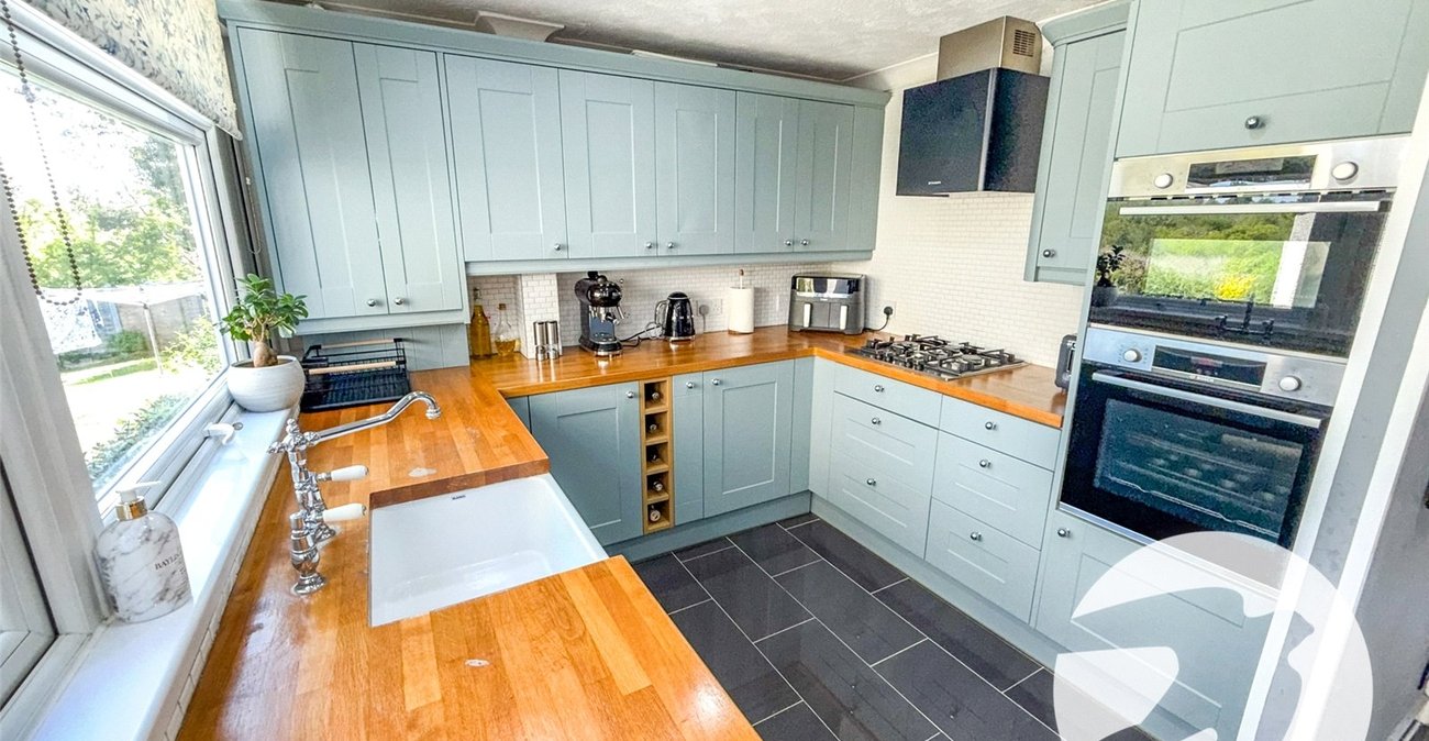 2 bedroom property for sale in Mottingham Lane | Robinson Jackson