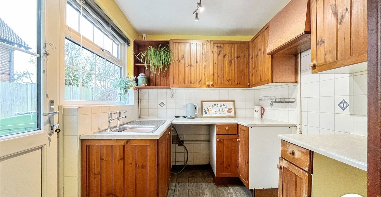 2 bedroom house for sale in Lynsted | Robinson Michael & Jackson