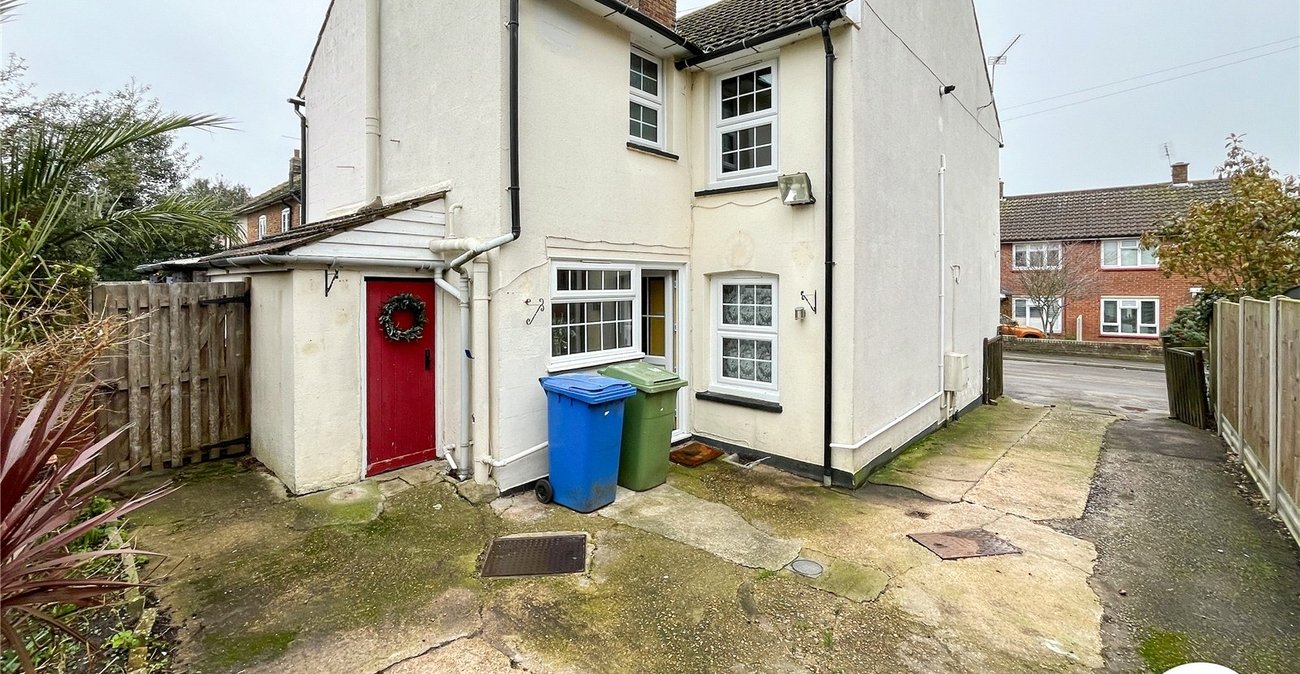 2 bedroom house for sale in Lynsted | Robinson Michael & Jackson