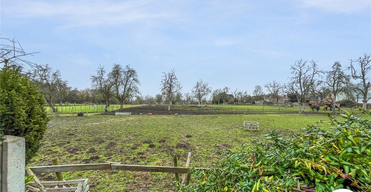 2 bedroom house for sale in Lynsted | Robinson Michael & Jackson