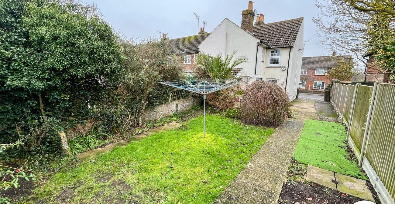 2 bedroom house for sale in Lynsted | Robinson Michael & Jackson