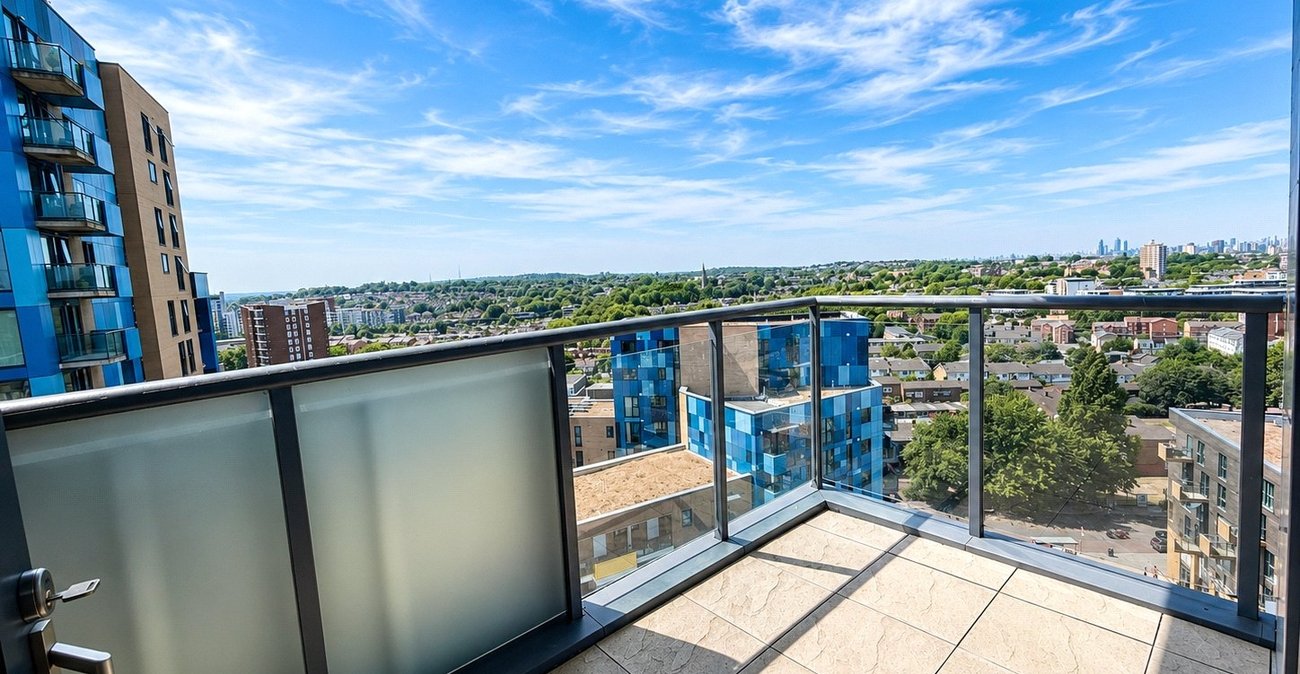 2 bedroom property for sale in Larkwood Avenue | Robinson Jackson