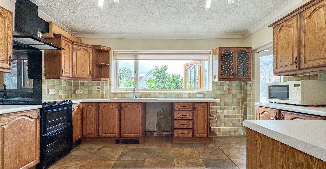 4 bedroom bungalow for sale in Upchurch | Robinson Michael & Jackson