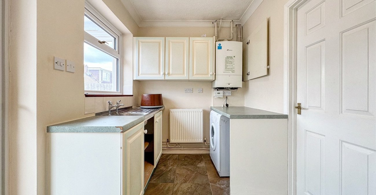 4 bedroom bungalow for sale in Upchurch | Robinson Michael & Jackson