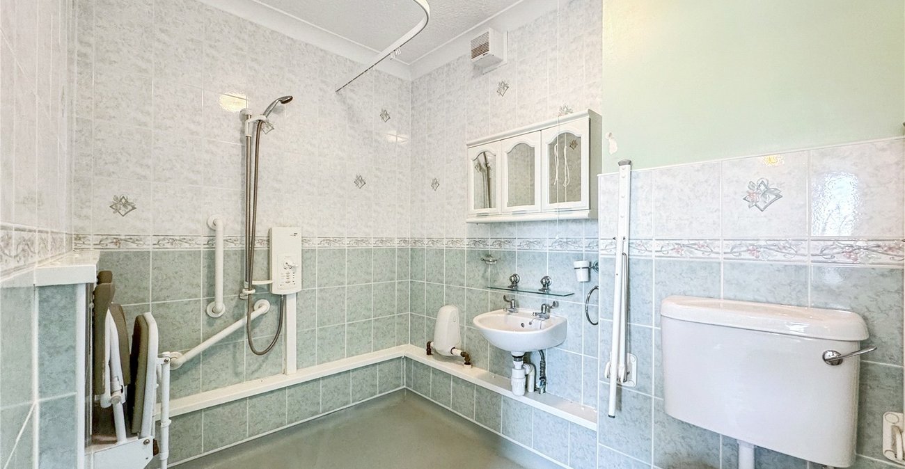 4 bedroom bungalow for sale in Upchurch | Robinson Michael & Jackson