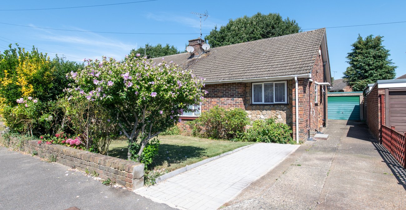 2 bedroom bungalow for sale in Rainham | Robinson Michael & Jackson