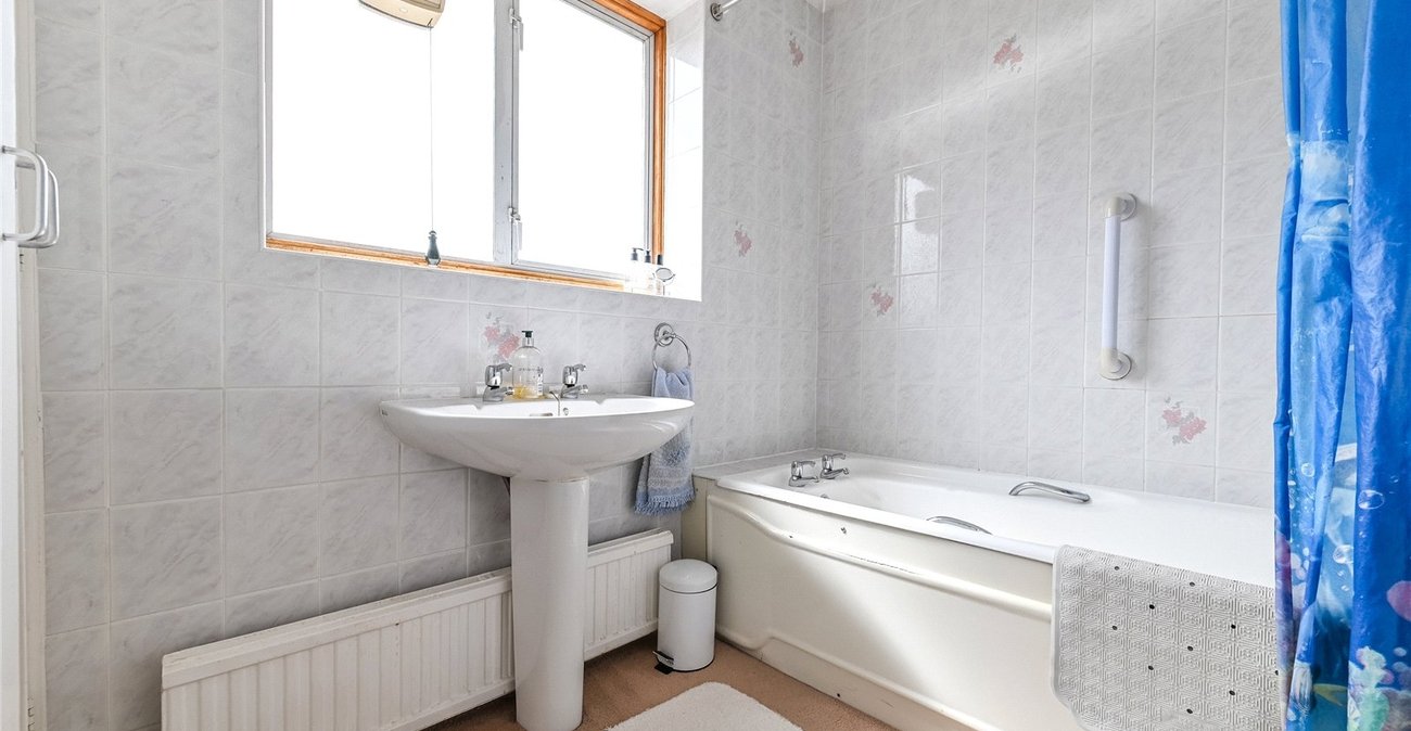 3 bedroom house for sale in Chalk | Robinson Michael & Jackson