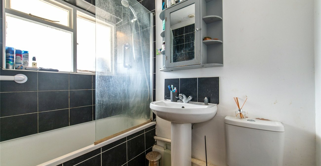 1 bedroom bungalow for sale in Gravesend | Robinson Michael & Jackson