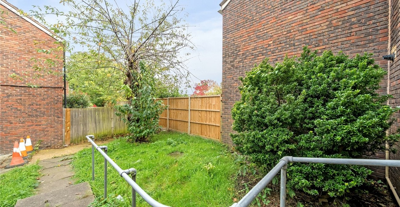 3 bedroom house for sale in London | Robinson Jackson