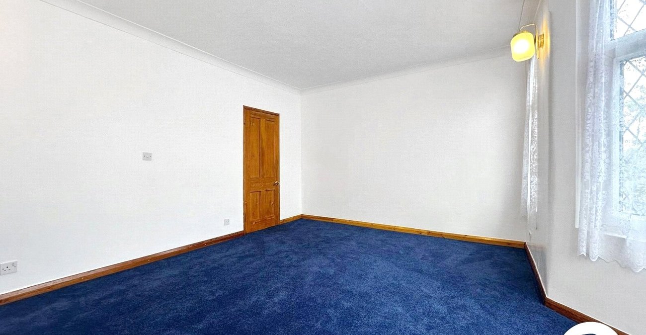 3 bedroom house for sale in London | Robinson Jackson