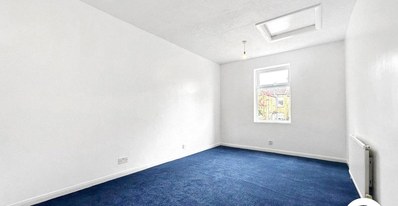 3 bedroom house for sale in London | Robinson Jackson