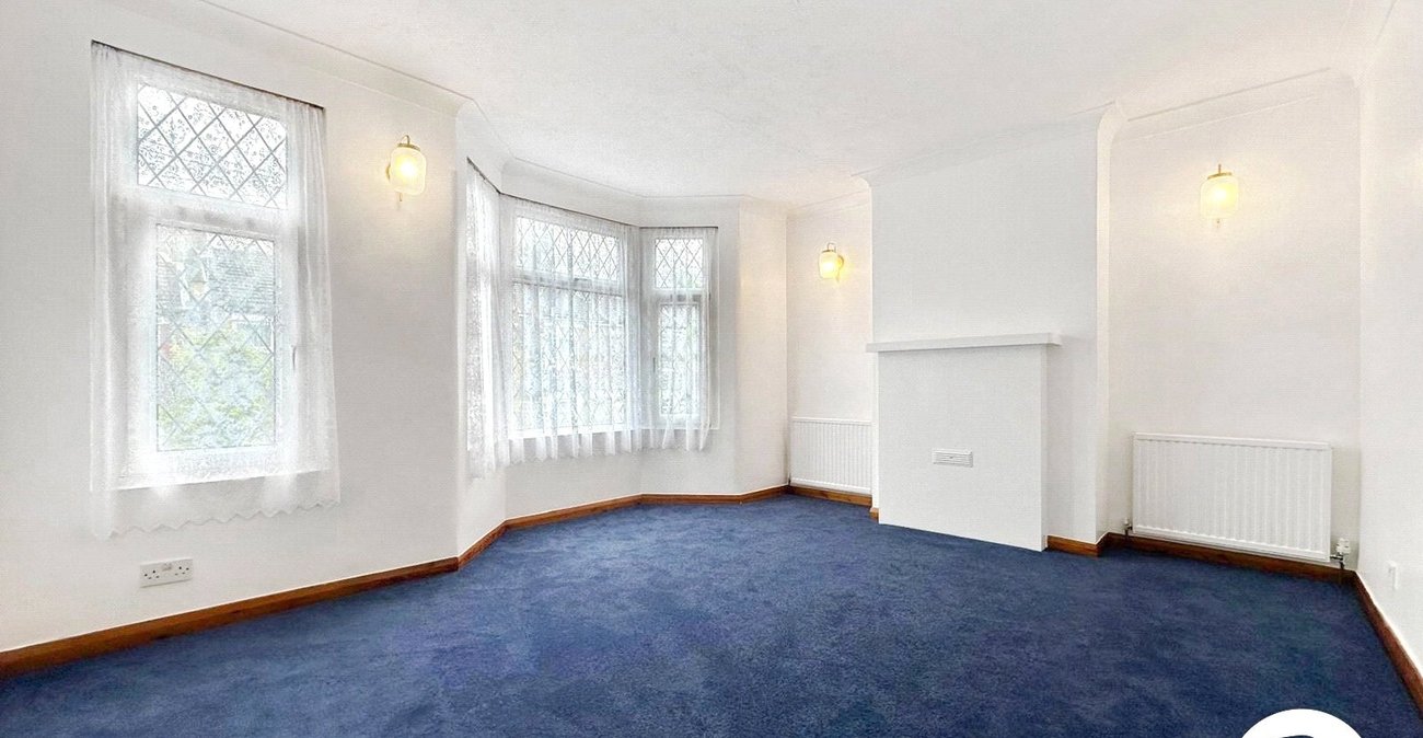 3 bedroom house for sale in London | Robinson Jackson
