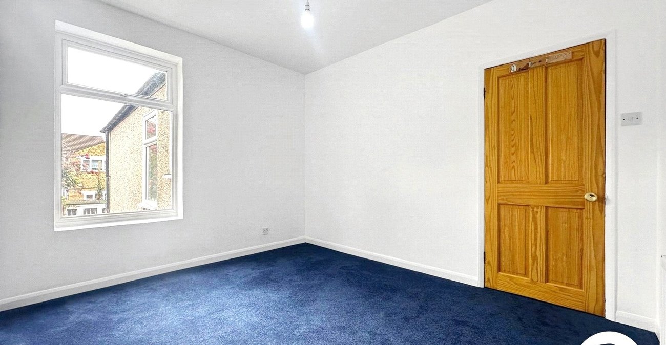 3 bedroom house for sale in London | Robinson Jackson