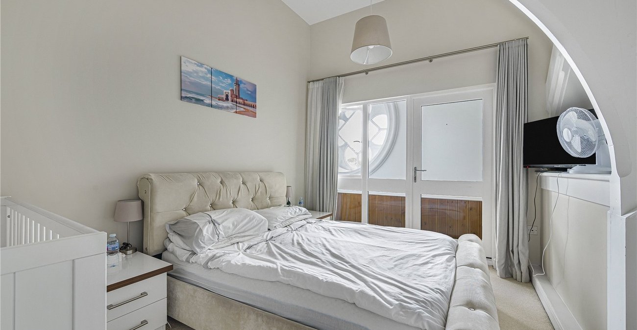 3 bedroom property for sale in Dartford | Robinson Jackson