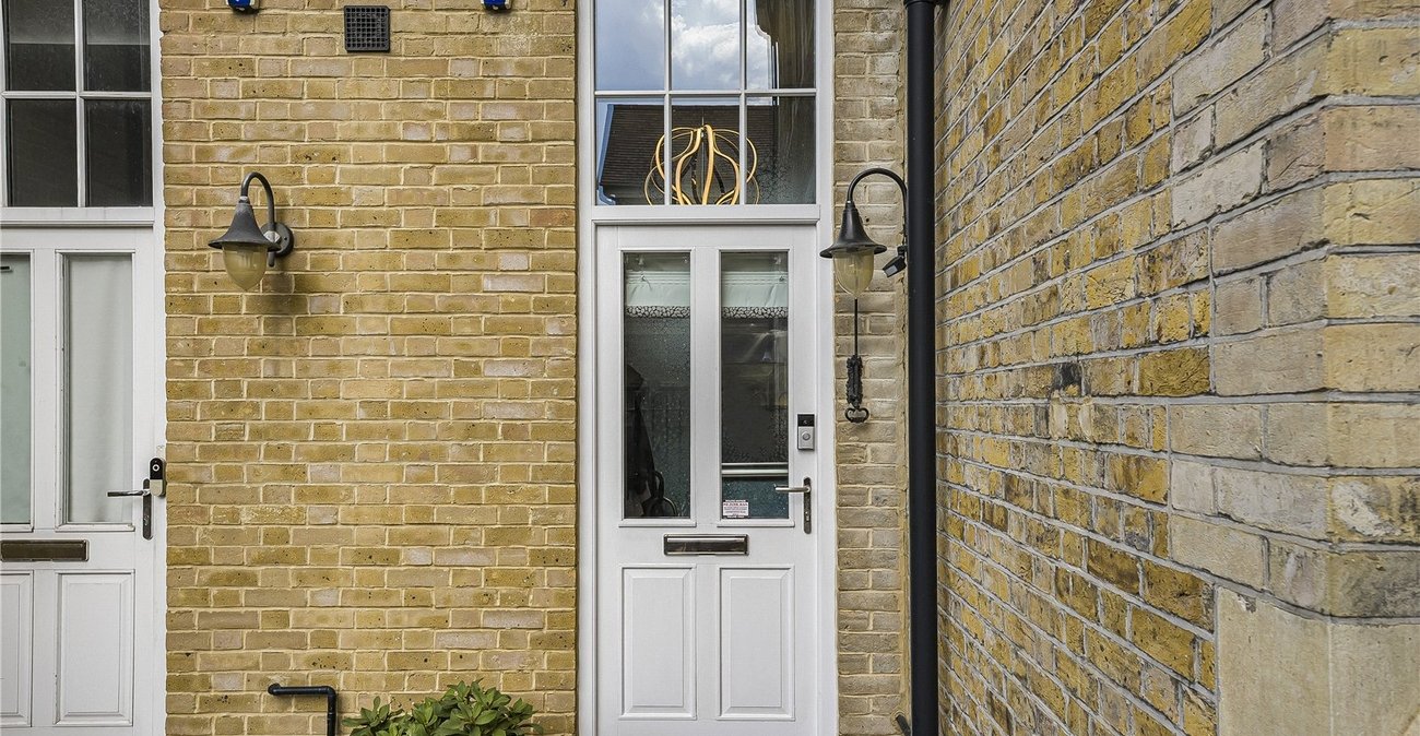 2 bedroom house for sale in Dartford | Robinson Jackson