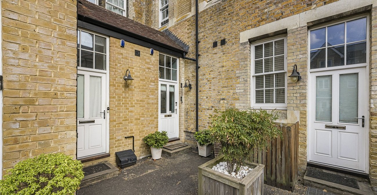 2 bedroom house for sale in Dartford | Robinson Jackson
