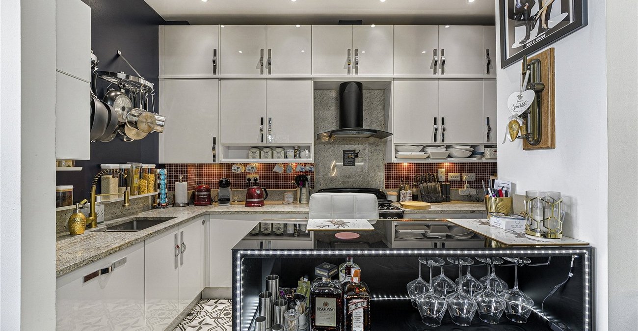 2 bedroom house for sale in Dartford | Robinson Jackson