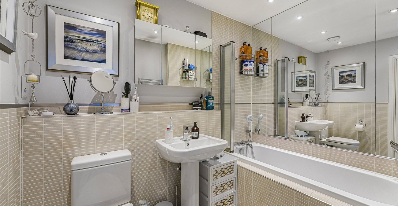 2 bedroom house for sale in Dartford | Robinson Jackson