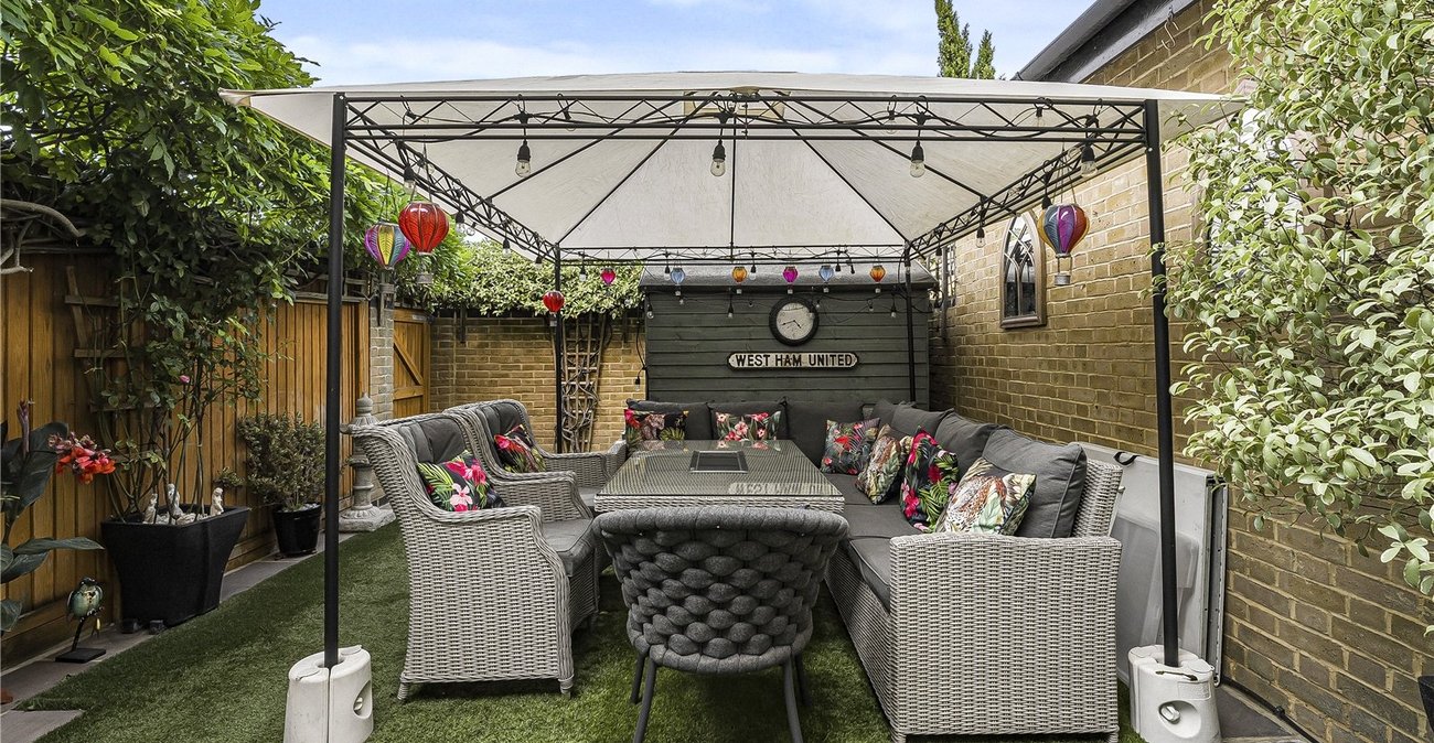 2 bedroom house for sale in Dartford | Robinson Jackson