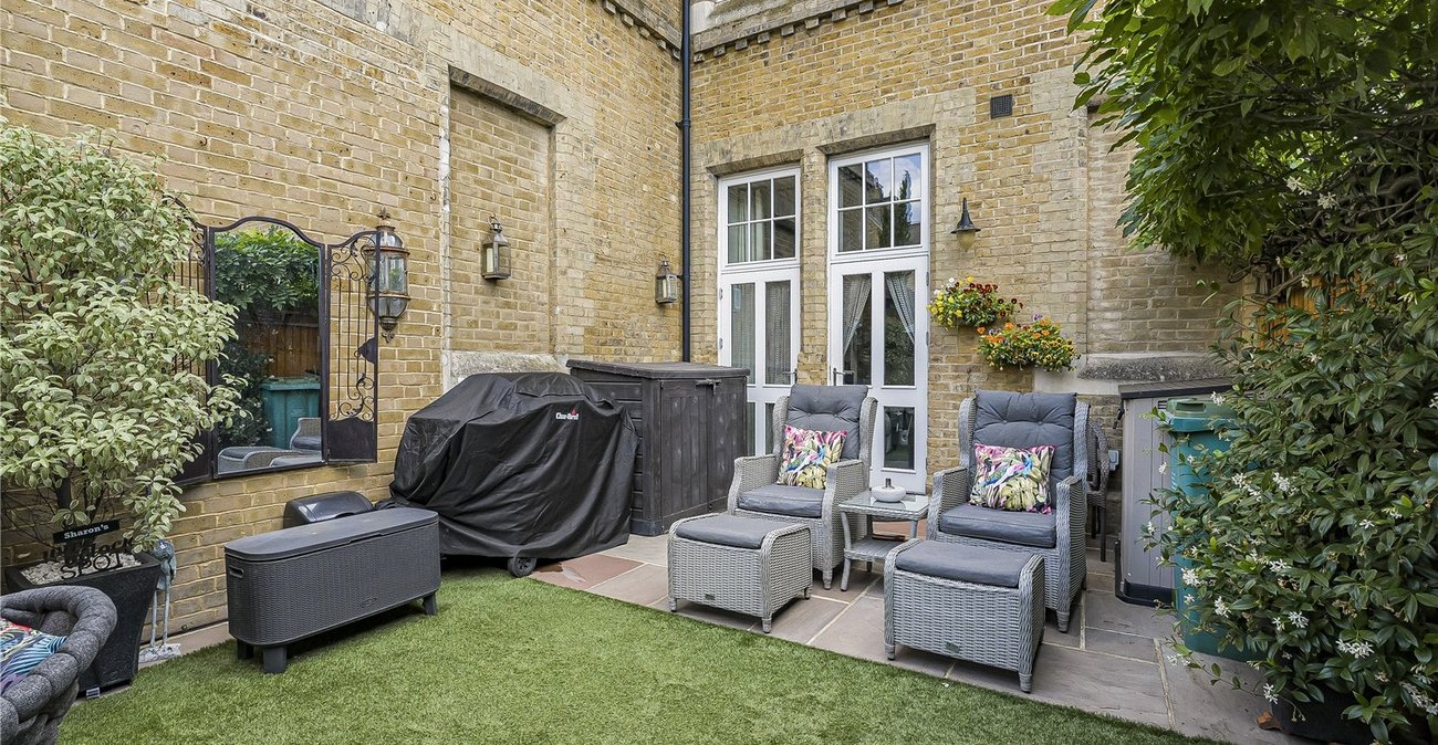 2 bedroom house for sale in Dartford | Robinson Jackson