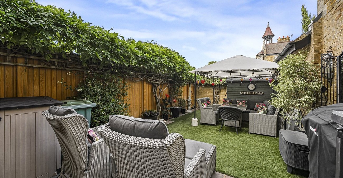 2 bedroom house for sale in Dartford | Robinson Jackson