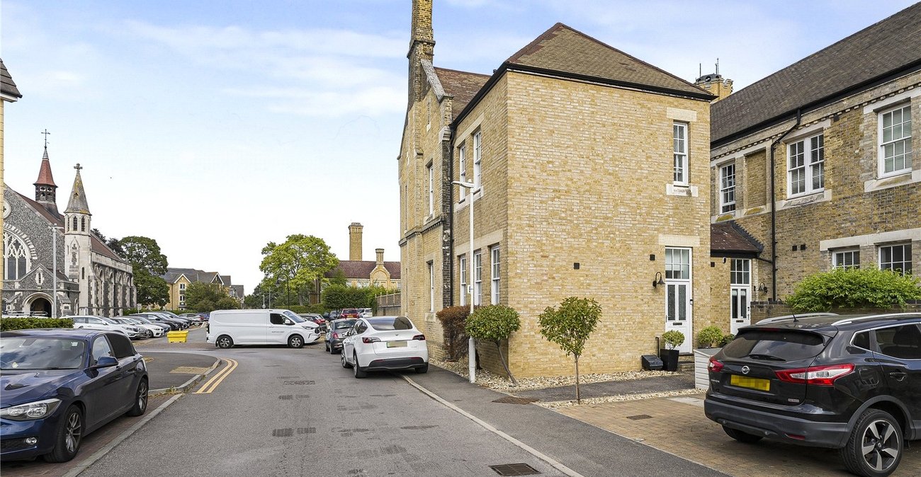 2 bedroom house for sale in Dartford | Robinson Jackson