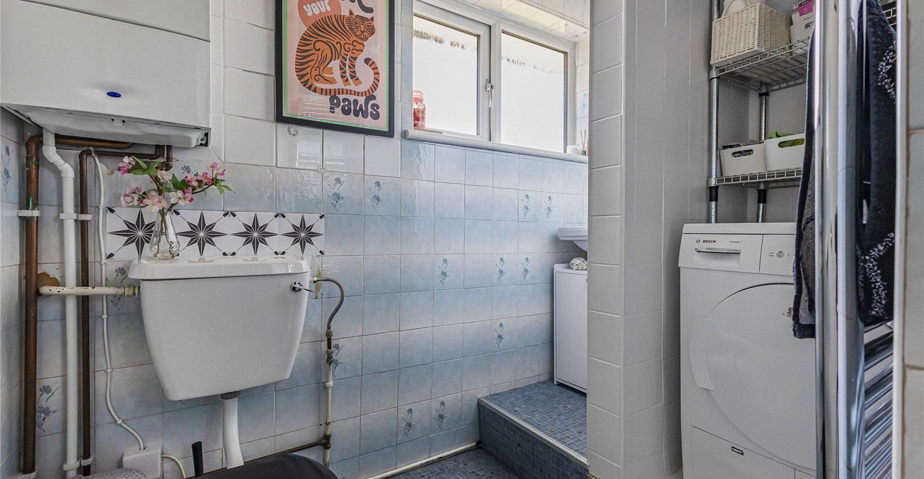 3 bedroom bungalow for sale in Cuxton | Robinson Michael & Jackson