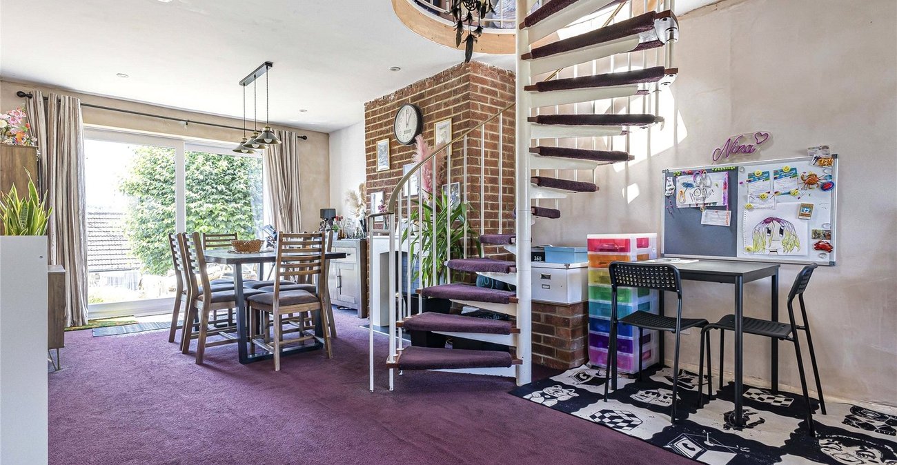 3 bedroom bungalow for sale in Cuxton | Robinson Michael & Jackson
