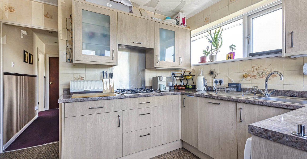 3 bedroom bungalow for sale in Cuxton | Robinson Michael & Jackson