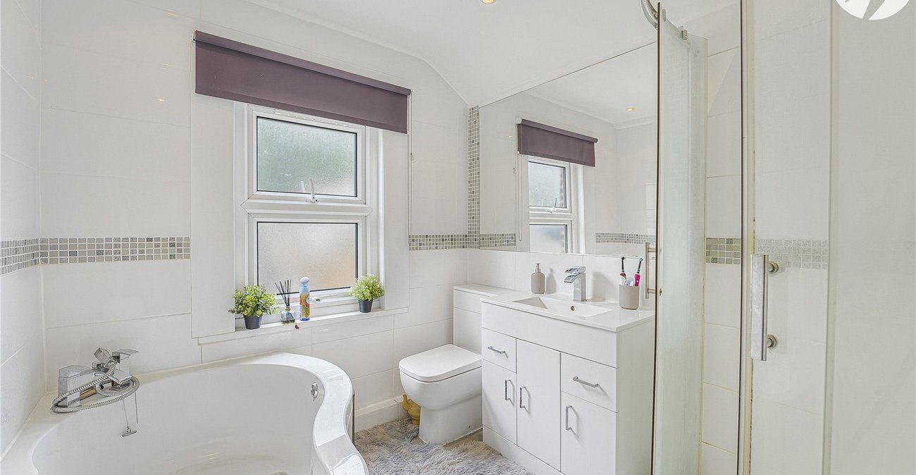 2 bedroom house for sale in Greenhithe | Robinson Jackson