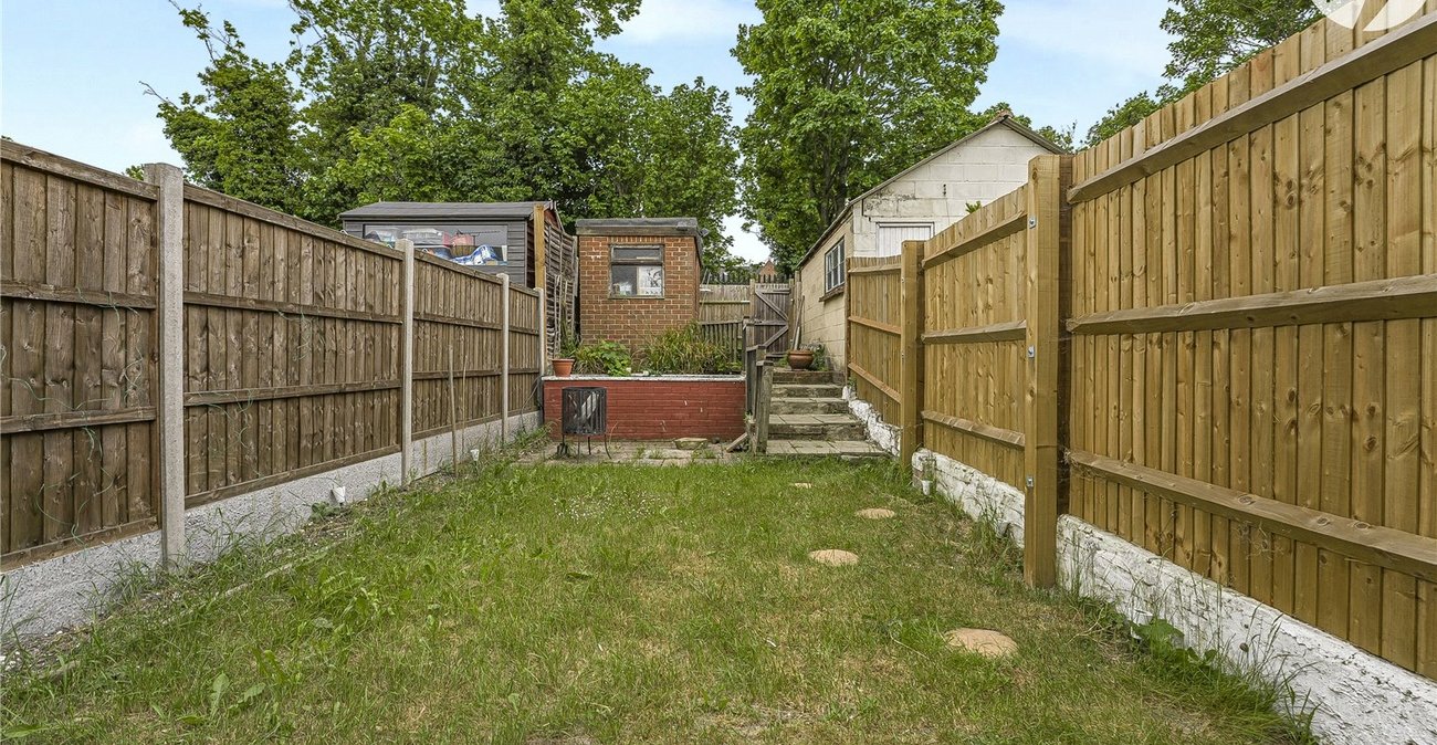 2 bedroom house for sale in Greenhithe | Robinson Jackson