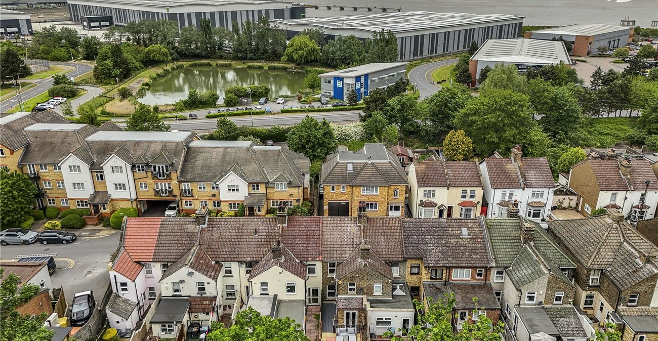 2 bedroom house for sale in Greenhithe | Robinson Jackson