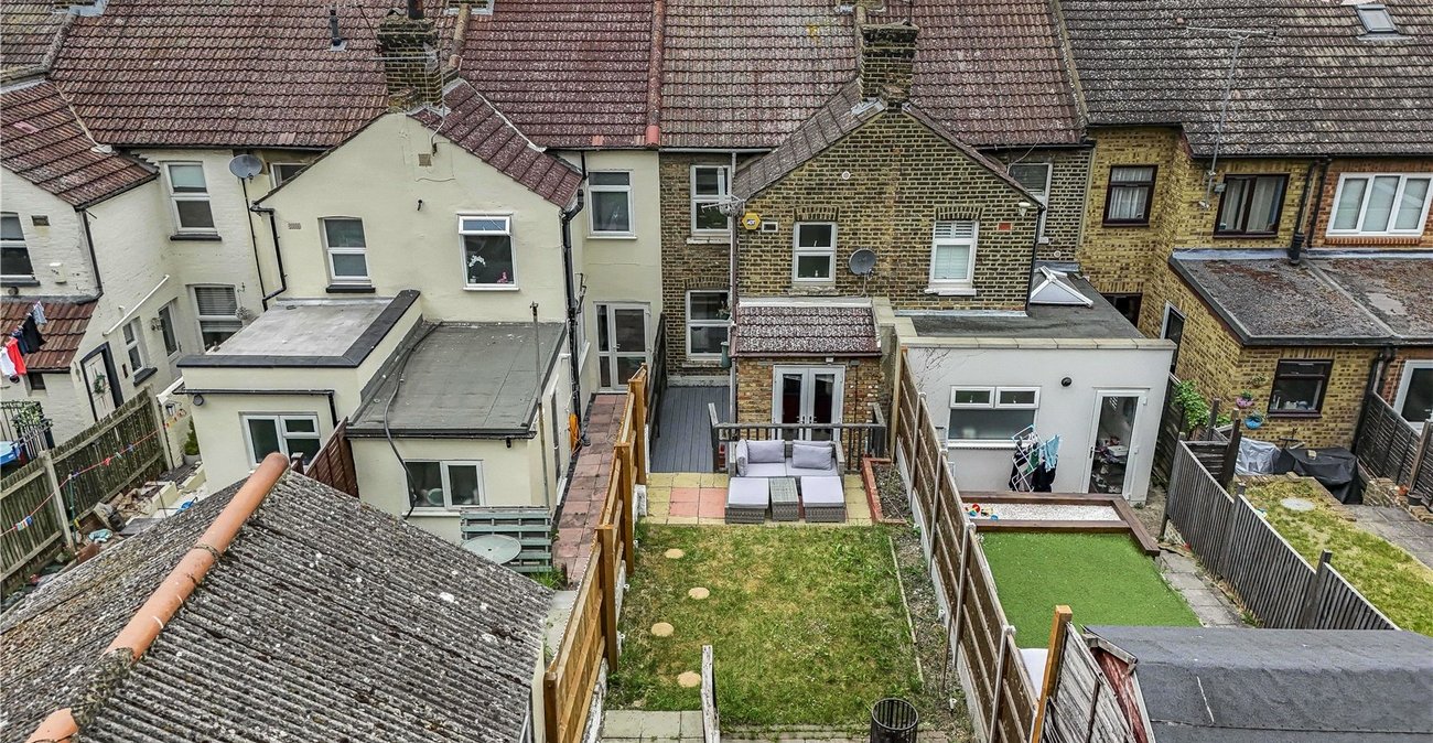 2 bedroom house for sale in Greenhithe | Robinson Jackson