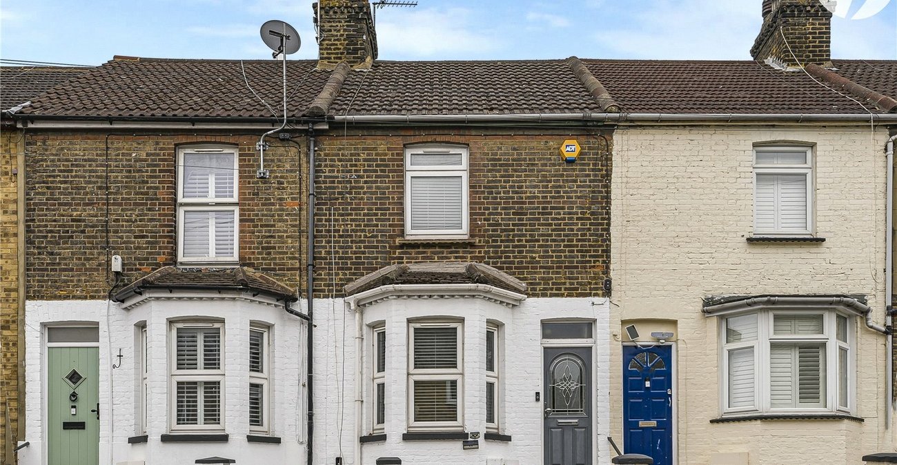 2 bedroom house for sale in Greenhithe | Robinson Jackson