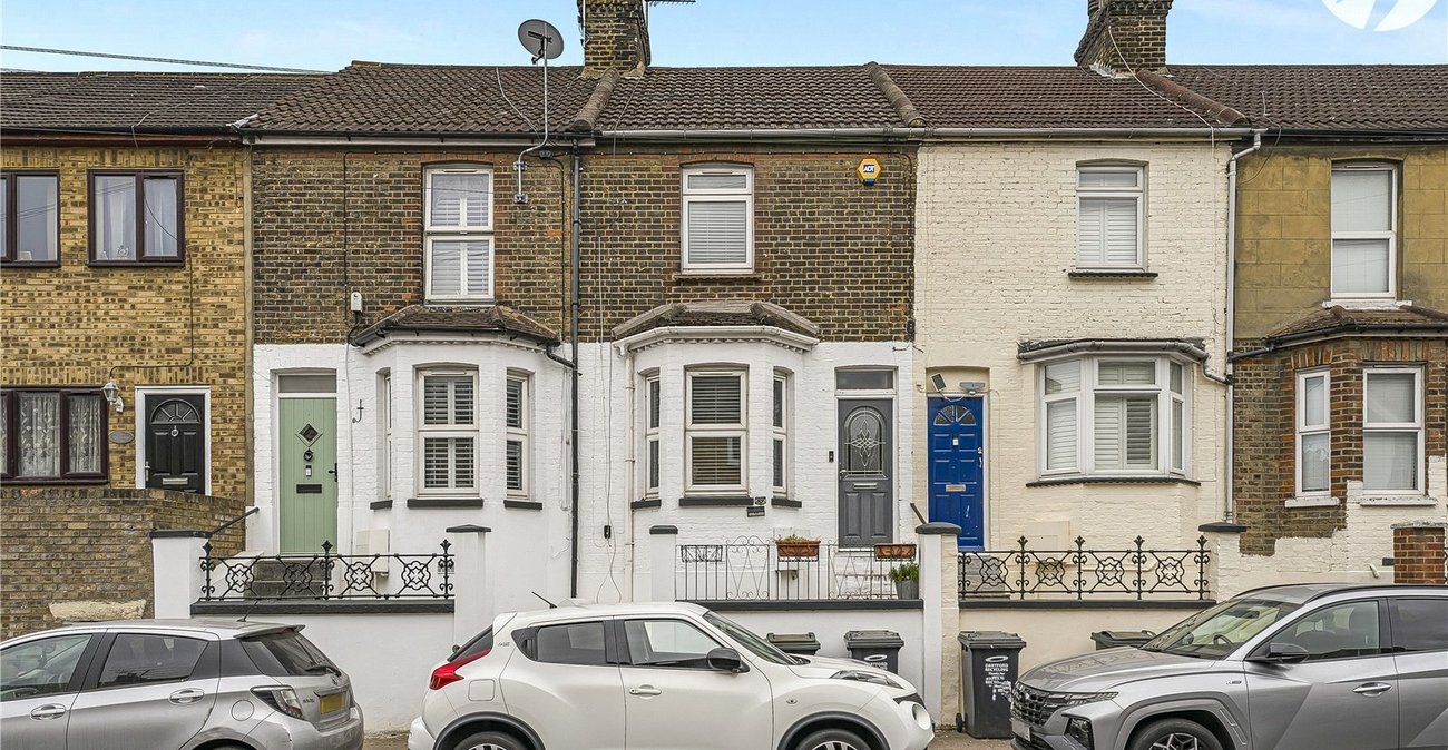 2 bedroom house for sale in Greenhithe | Robinson Jackson