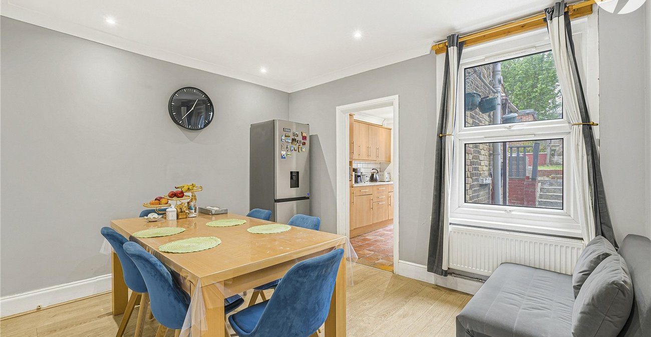 2 bedroom house for sale in Greenhithe | Robinson Jackson