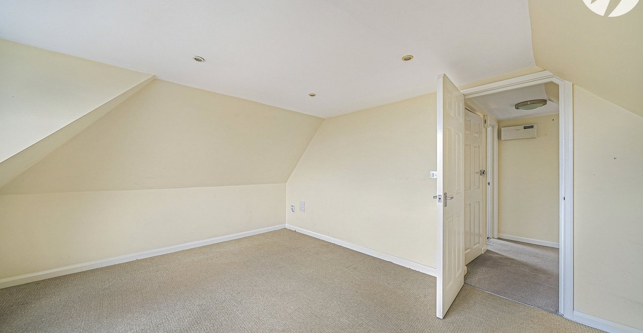 1 bedroom property for sale in Greenhithe | Robinson Jackson