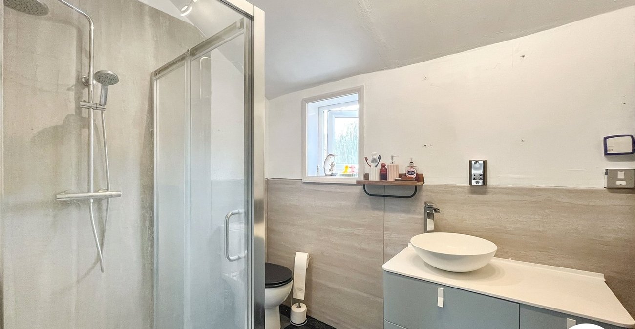 2 bedroom property for sale in Maidstone | Robinson Michael & Jackson