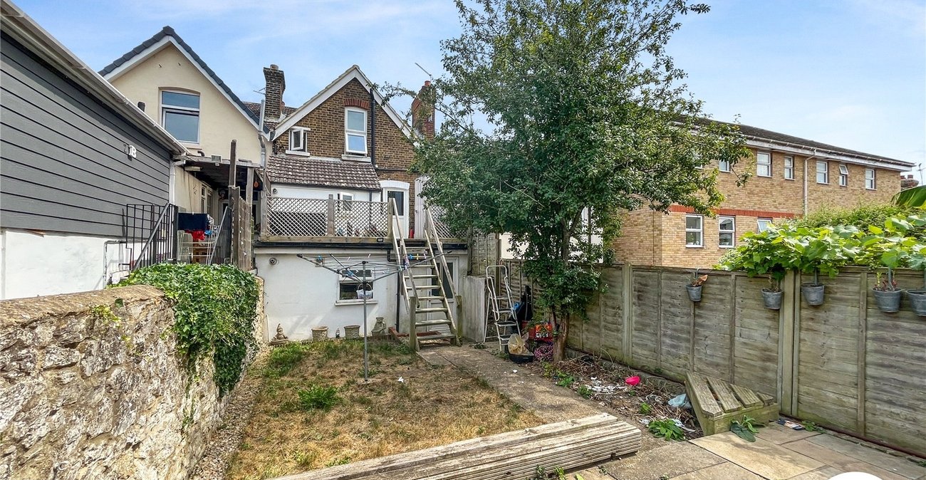 2 bedroom property for sale in Maidstone | Robinson Michael & Jackson
