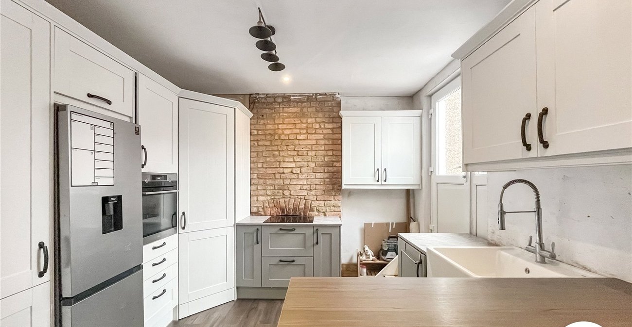 2 bedroom property for sale in Maidstone | Robinson Michael & Jackson