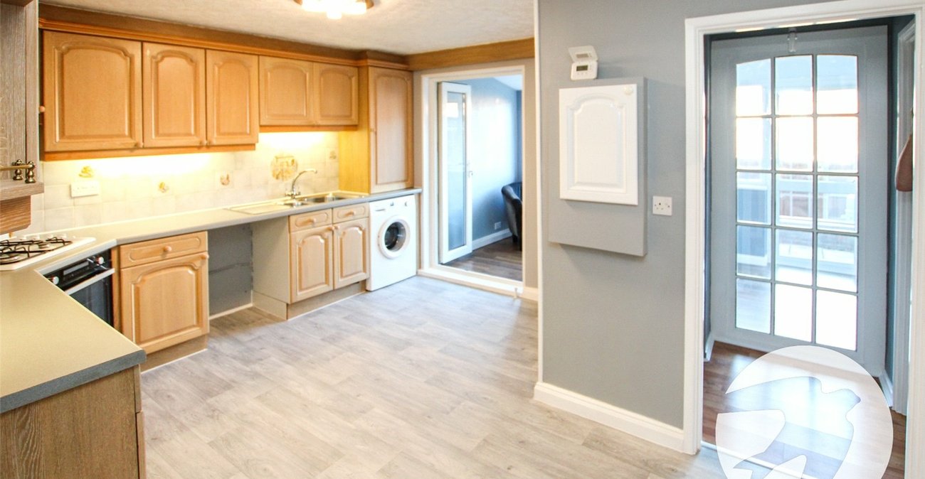 3 bedroom house for sale in London | Robinson Jackson