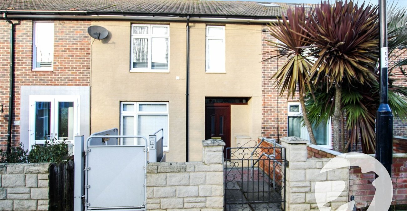 3 bedroom house for sale in London | Robinson Jackson